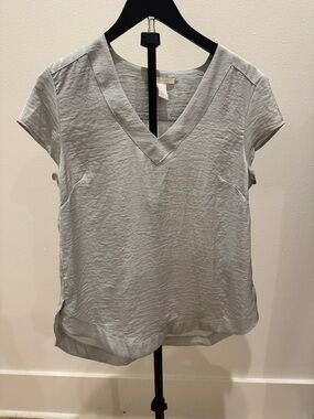 H&M light Gray V-Neck Short Sleeve Blouse
